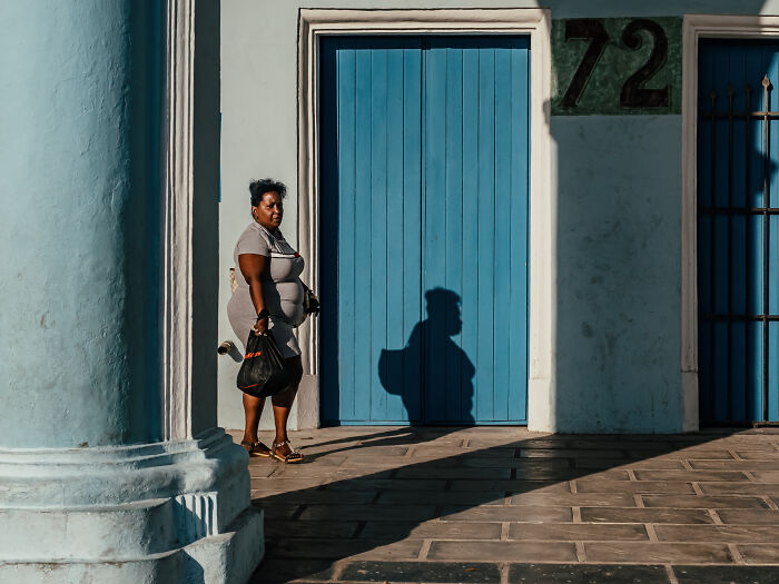 Photographer Takes 50 Unposed Street Photos That Prove Real Life Is Fascinating