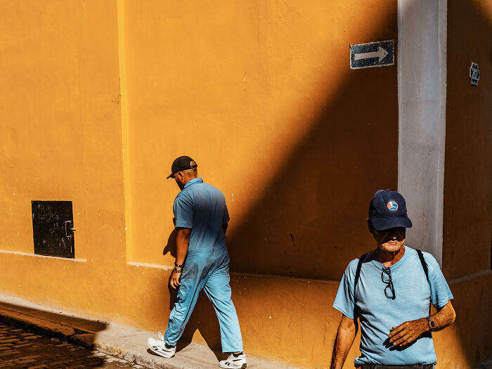 Photographer Takes 50 Unposed Street Photos That Prove Real Life Is Fascinating