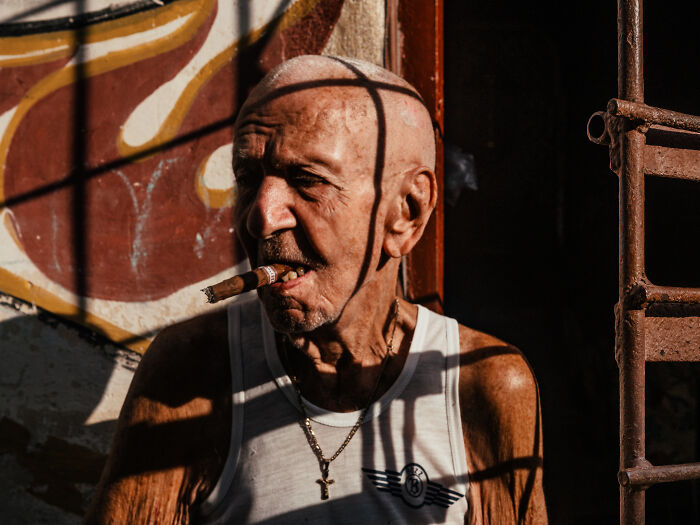 Photographer Takes 50 Unposed Street Photos That Prove Real Life Is Fascinating