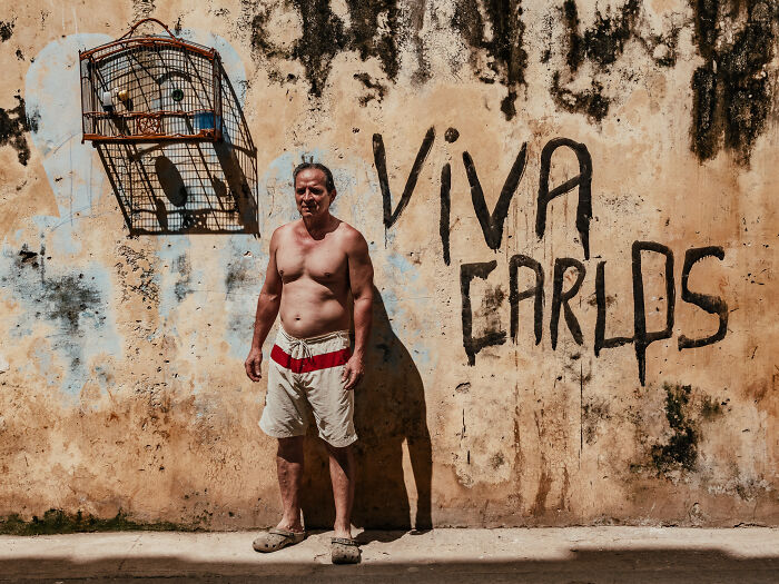 Photographer Takes 50 Unposed Street Photos That Prove Real Life Is Fascinating