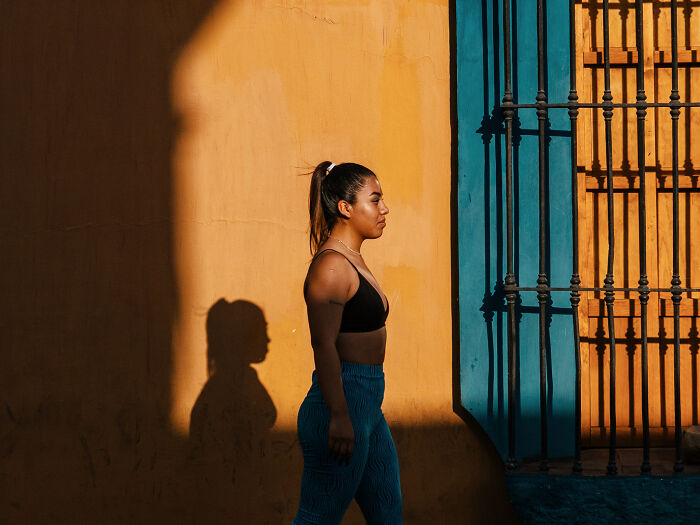 Photographer Takes 50 Unposed Street Photos That Prove Real Life Is Fascinating