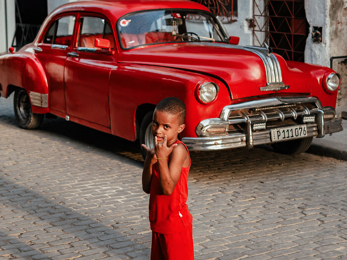 Photographer Takes 50 Unposed Street Photos That Prove Real Life Is Fascinating
