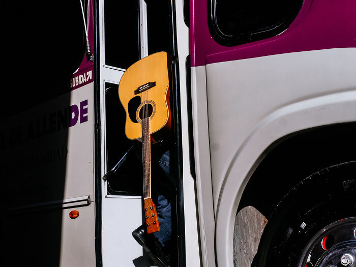 Photographer Takes 50 Unposed Street Photos That Prove Real Life Is Fascinating