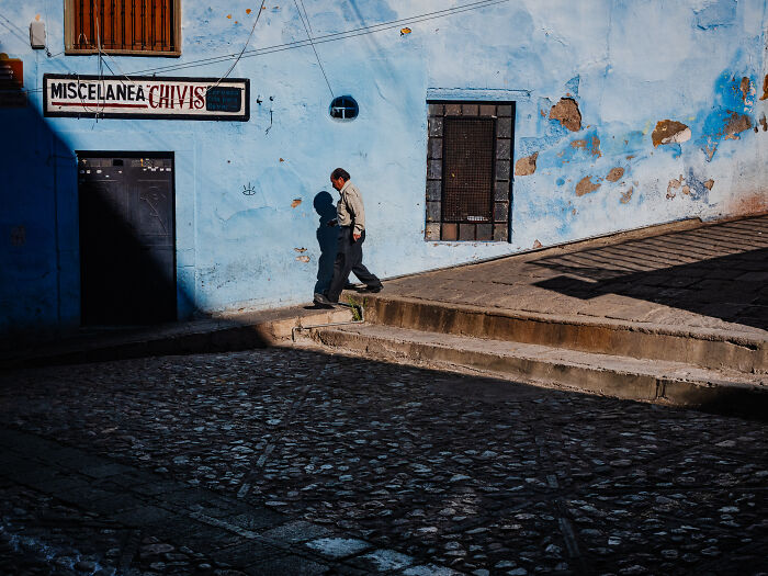 Photographer Takes 50 Unposed Street Photos That Prove Real Life Is Fascinating