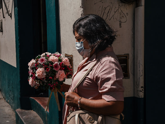 Photographer Takes 50 Unposed Street Photos That Prove Real Life Is Fascinating