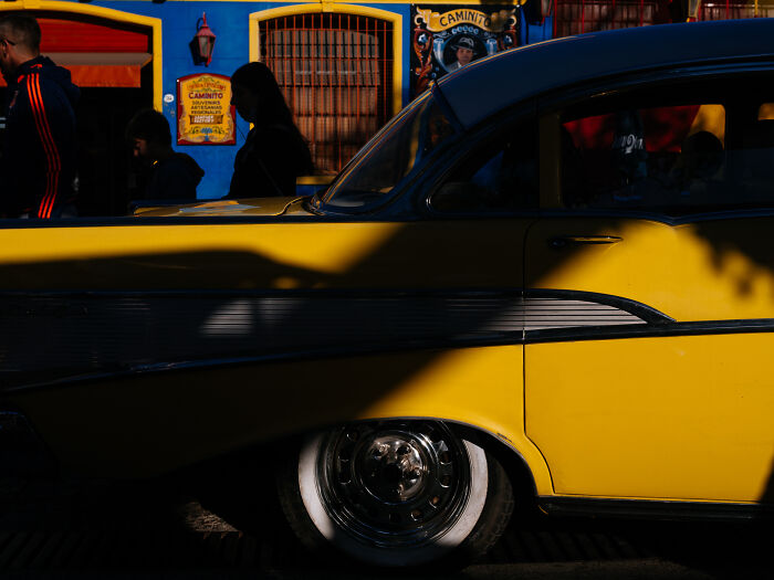 Photographer Takes 50 Unposed Street Photos That Prove Real Life Is Fascinating