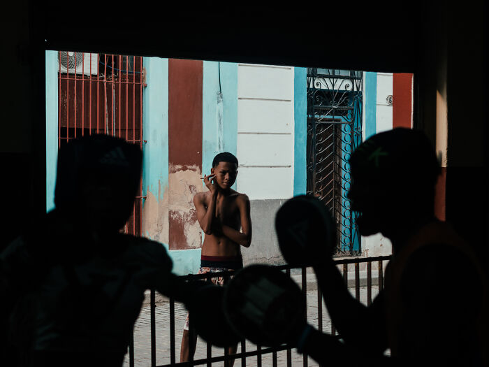Photographer Takes 50 Unposed Street Photos That Prove Real Life Is Fascinating