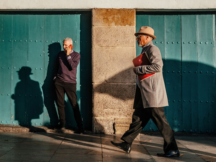 Photographer Takes 50 Unposed Street Photos That Prove Real Life Is Fascinating