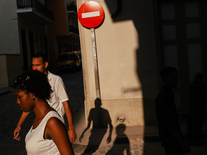 Photographer Takes 50 Unposed Street Photos That Prove Real Life Is Fascinating