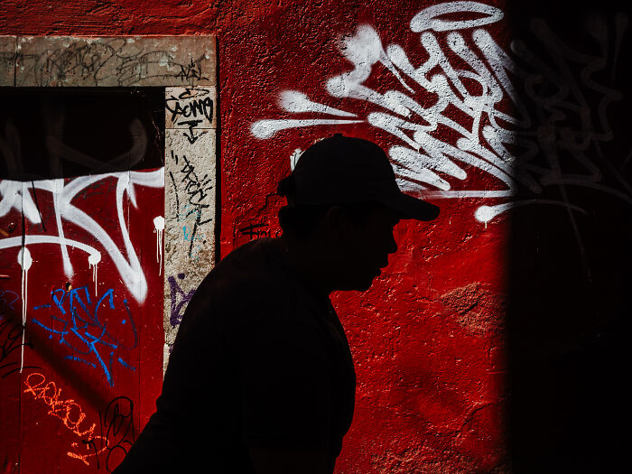 Photographer Takes 50 Unposed Street Photos That Prove Real Life Is Fascinating