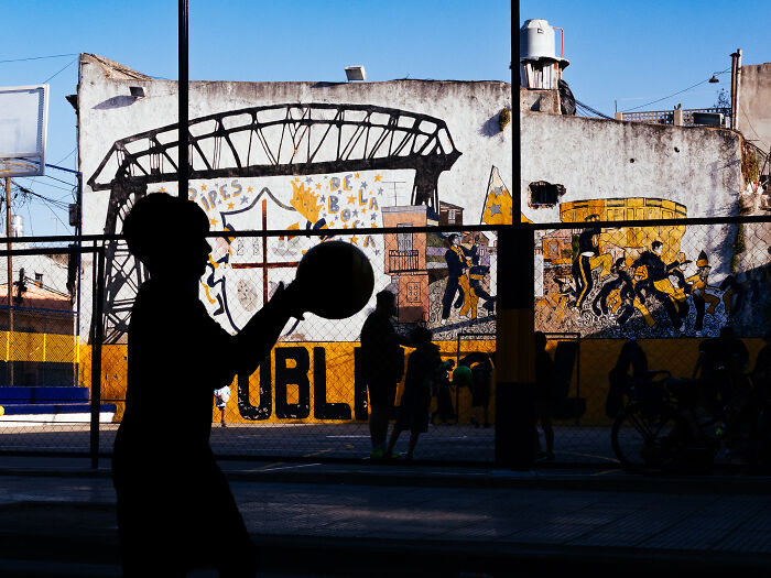 Photographer Takes 50 Unposed Street Photos That Prove Real Life Is Fascinating