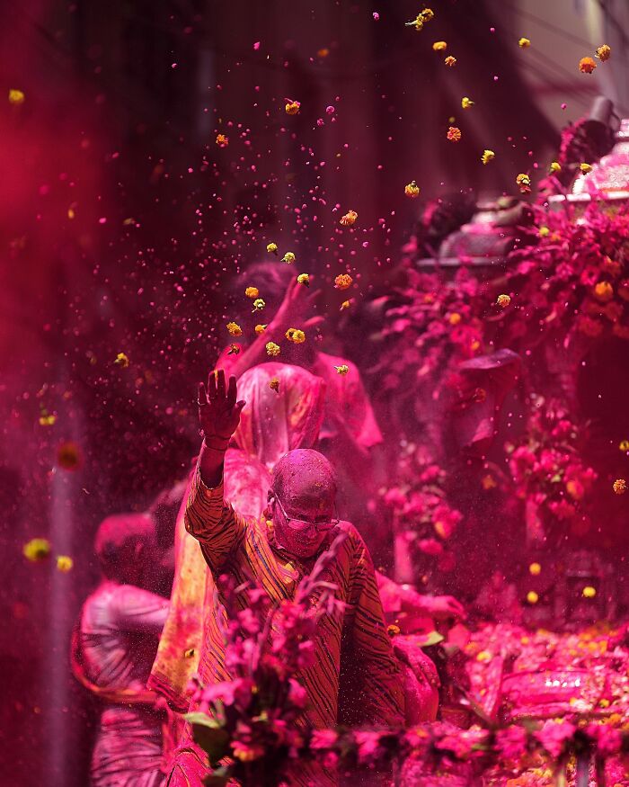 65 Dynamic Street Photography Shots Capturing India’s Heartbeat By Sammya Brata Mullick