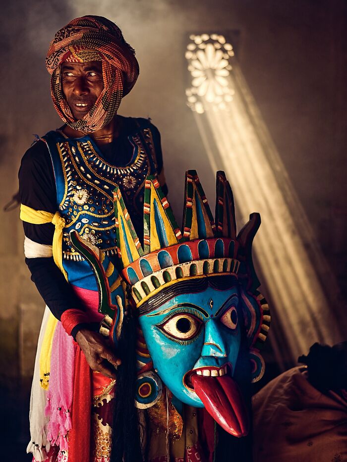 65 Dynamic Street Photography Shots Capturing India’s Heartbeat By Sammya Brata Mullick