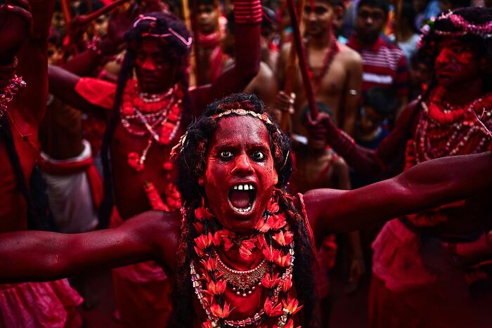 65 Dynamic Street Photography Shots Capturing India’s Heartbeat By Sammya Brata Mullick