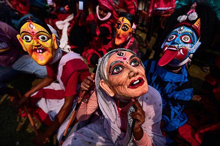 65 Dynamic Street Photography Shots Capturing India’s Heartbeat By Sammya Brata Mullick