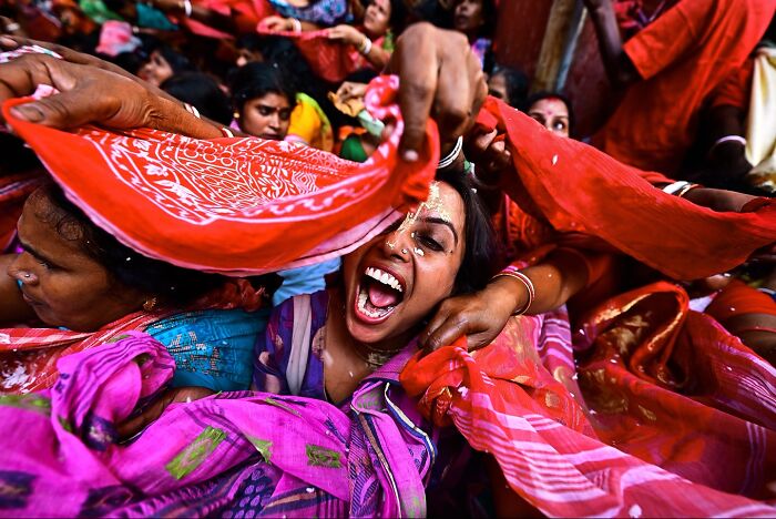 65 Dynamic Street Photography Shots Capturing India’s Heartbeat By Sammya Brata Mullick