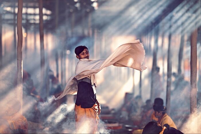 65 Dynamic Street Photography Shots Capturing India’s Heartbeat By Sammya Brata Mullick