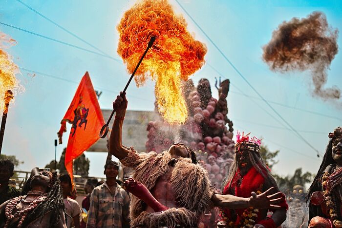 65 Dynamic Street Photography Shots Capturing India’s Heartbeat By Sammya Brata Mullick