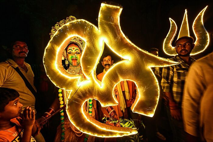65 Dynamic Street Photography Shots Capturing India’s Heartbeat By Sammya Brata Mullick