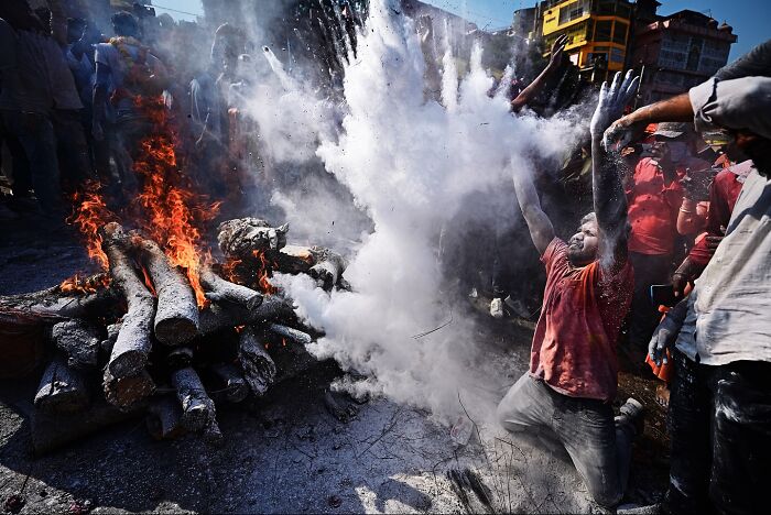 65 Dynamic Street Photography Shots Capturing India’s Heartbeat By Sammya Brata Mullick