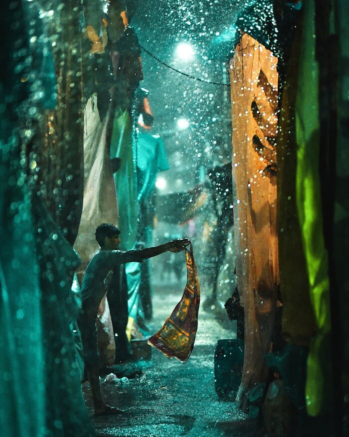 65 Dynamic Street Photography Shots Capturing India’s Heartbeat By Sammya Brata Mullick