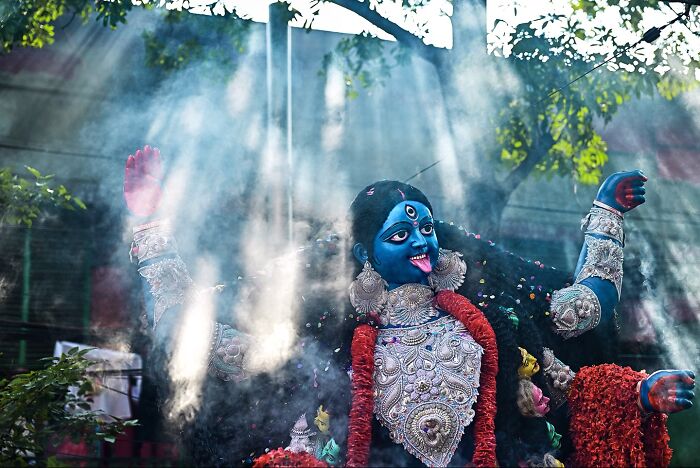 65 Dynamic Street Photography Shots Capturing India’s Heartbeat By Sammya Brata Mullick