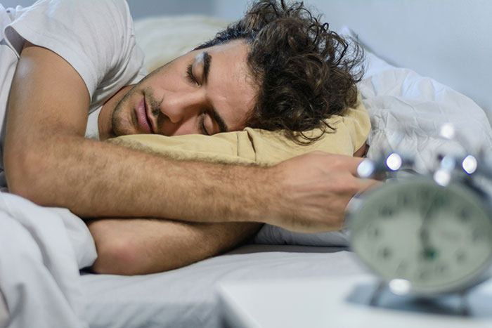 Man Who Hasn&#8217;t Slept In 2 Years Is Begging Experts To Solve His Medical Mystery: &#8220;My Eyes Are Melting&#8221;