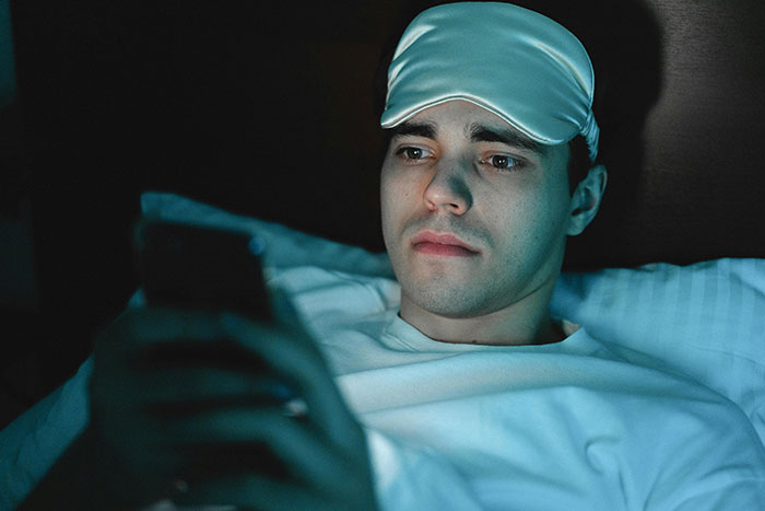 Man Who Hasn&#8217;t Slept In 2 Years Is Begging Experts To Solve His Medical Mystery: &#8220;My Eyes Are Melting&#8221;