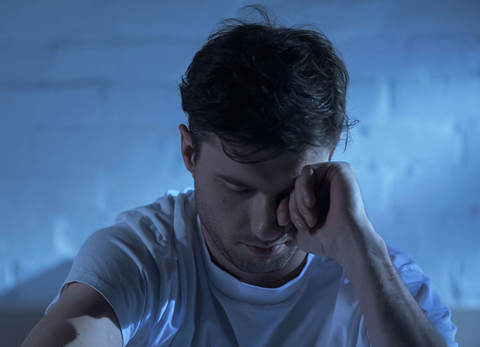 Man Who Hasn&#8217;t Slept In 2 Years Is Begging Experts To Solve His Medical Mystery: &#8220;My Eyes Are Melting&#8221;