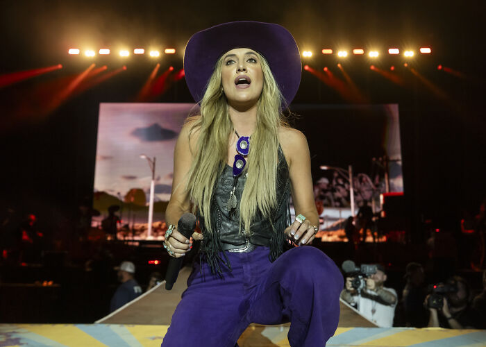 20 Celebrity Wardrobe Malfunction Moments Fans Can’t Unsee
