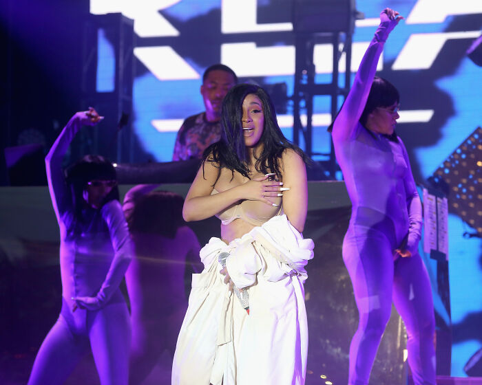 20 Celebrity Wardrobe Malfunction Moments Fans Can’t Unsee