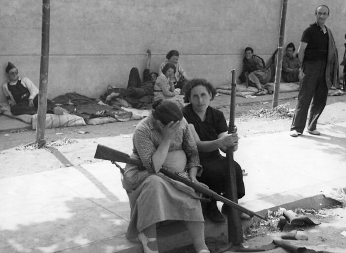 94 Weird History Pics That May Change How You See The Past