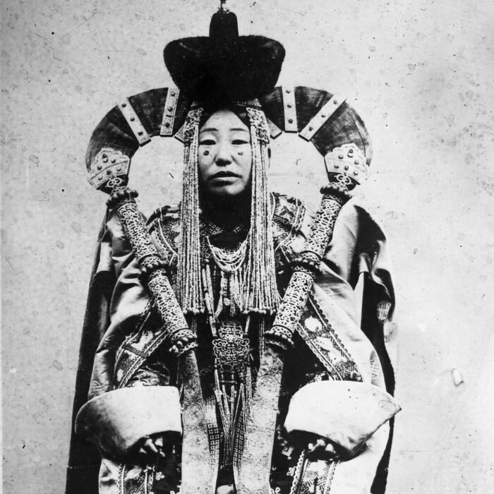 94 Weird History Pics That May Change How You See The Past