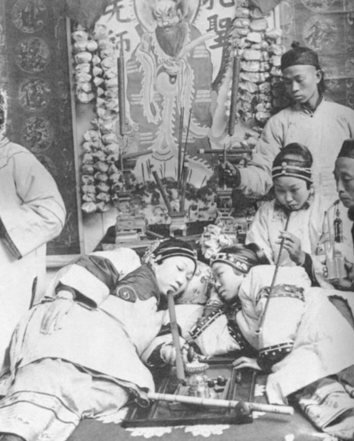 94 Weird History Pics That May Change How You See The Past