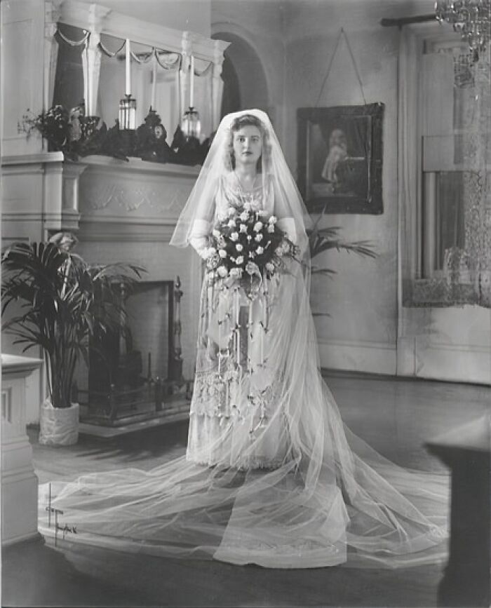 Love In The Shadow Of War: 33 Moving Wedding Photos From The 1940s