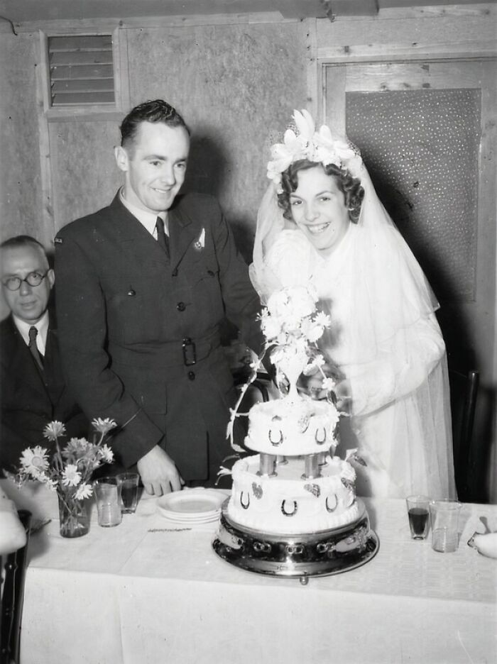 Love In The Shadow Of War: 33 Moving Wedding Photos From The 1940s