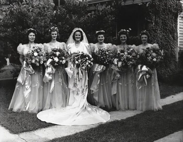 Love In The Shadow Of War: 33 Moving Wedding Photos From The 1940s