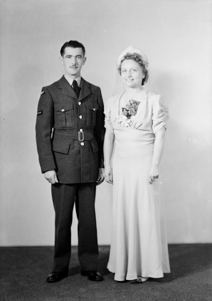 Love In The Shadow Of War: 33 Moving Wedding Photos From The 1940s
