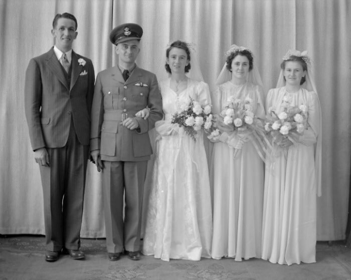 Love In The Shadow Of War: 33 Moving Wedding Photos From The 1940s