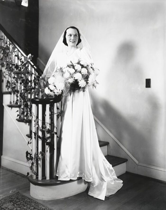 Love In The Shadow Of War: 33 Moving Wedding Photos From The 1940s