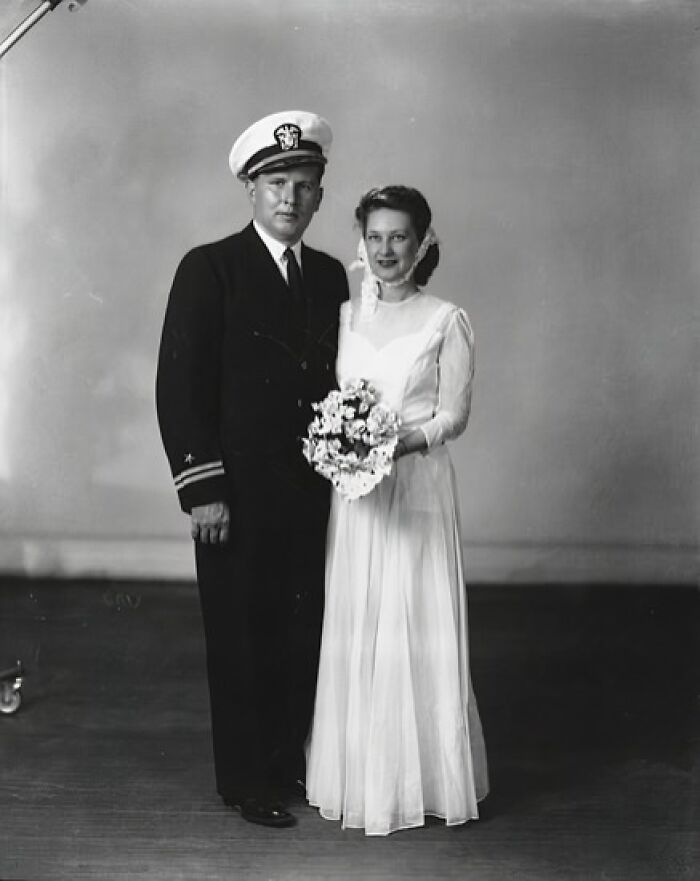 Love In The Shadow Of War: 33 Moving Wedding Photos From The 1940s
