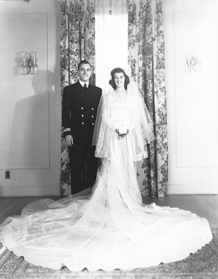 Love In The Shadow Of War: 33 Moving Wedding Photos From The 1940s