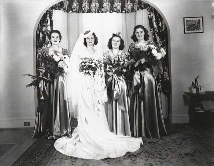 Love In The Shadow Of War: 33 Moving Wedding Photos From The 1940s
