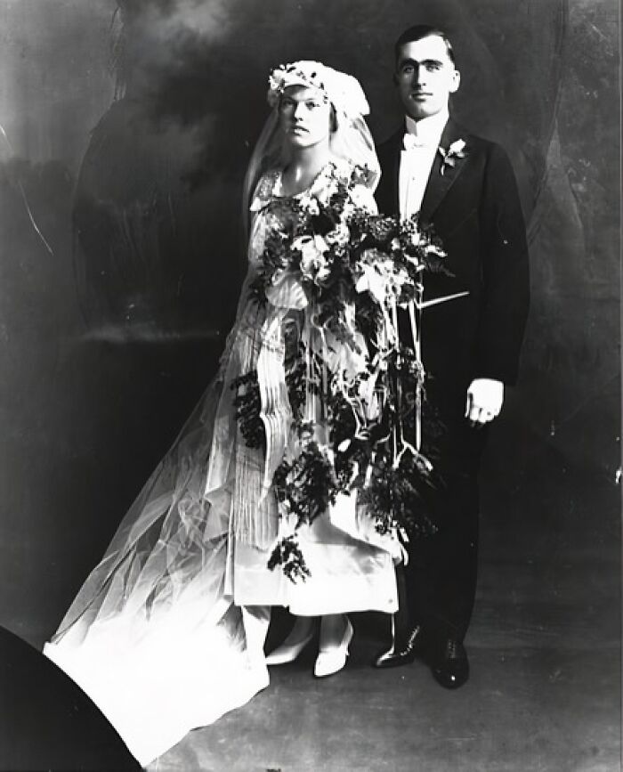 Love In The Shadow Of War: 33 Moving Wedding Photos From The 1940s