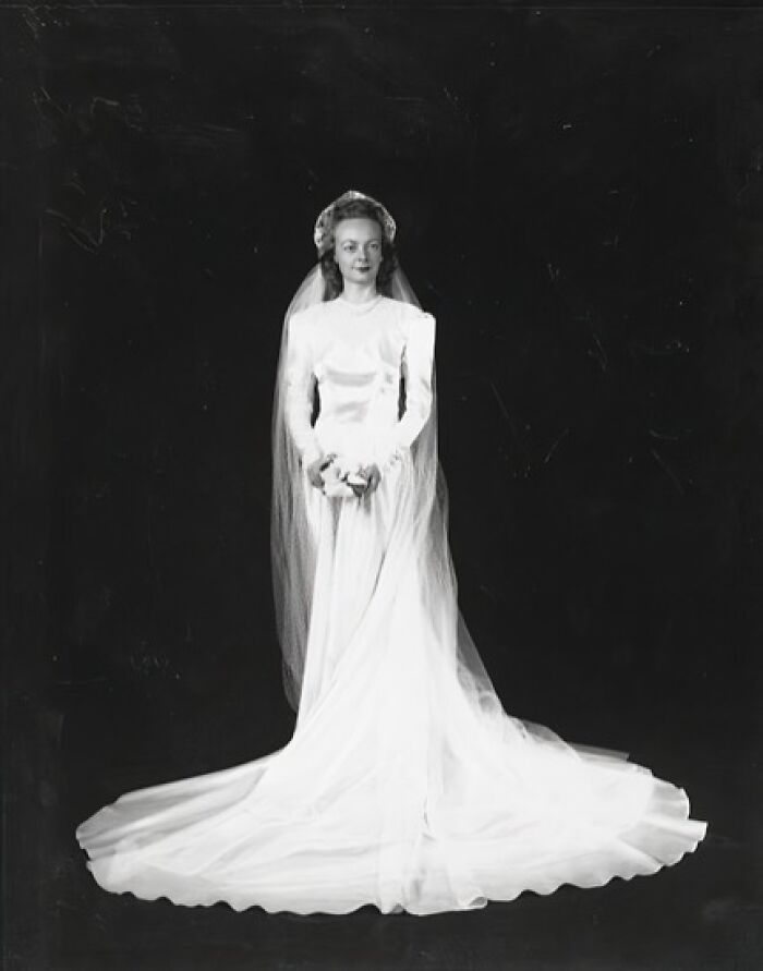 Love In The Shadow Of War: 33 Moving Wedding Photos From The 1940s