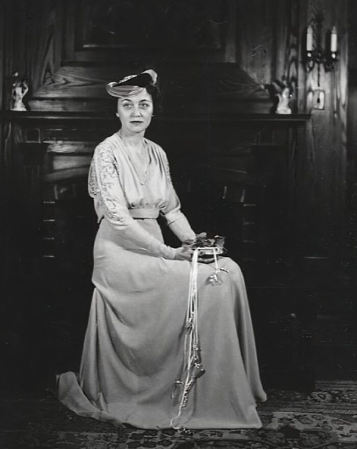 Love In The Shadow Of War: 33 Moving Wedding Photos From The 1940s