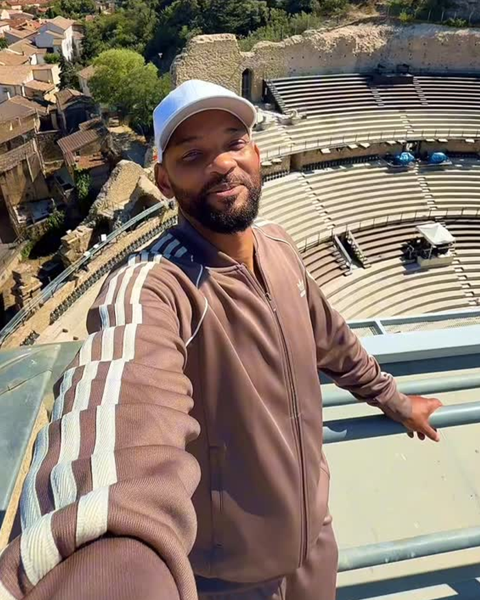 “Let&#8217;s See Those Twenty-Fingered Hands In The Air!”: Will Smith Mocked Over Faking Crowds With AI
