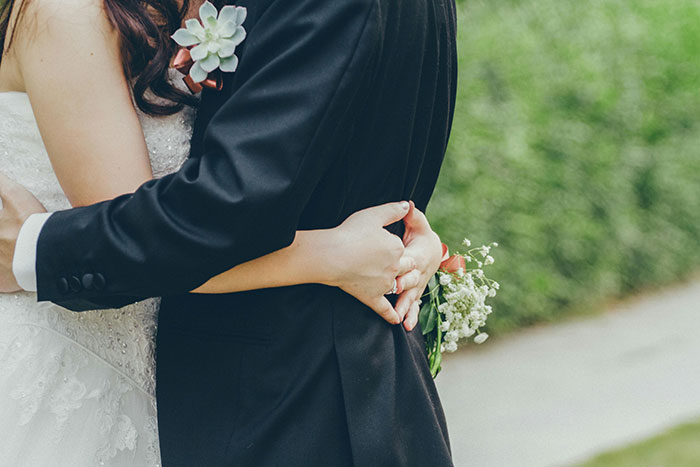 Bride Wants Sister’s Inheritance, Plays The ‘Dad Would Have Wanted’ Card, But Gets A Reality Check