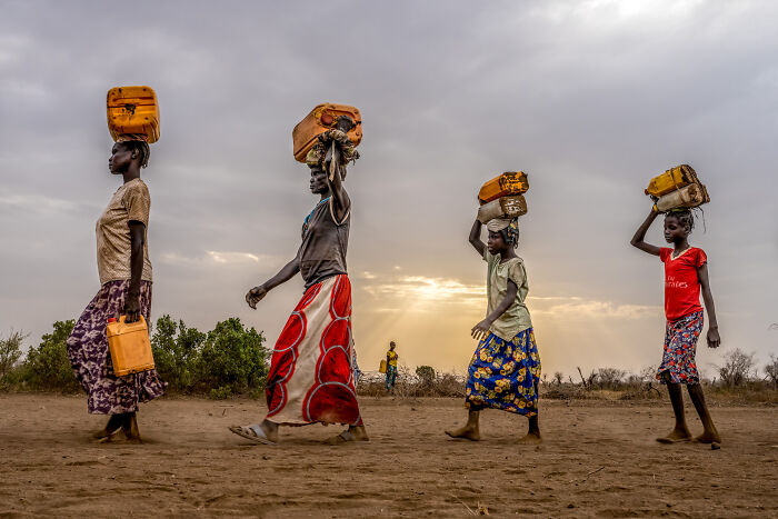 Photographer Captures People, Traditions, And Street Scenes From Around The World (50 Pics)