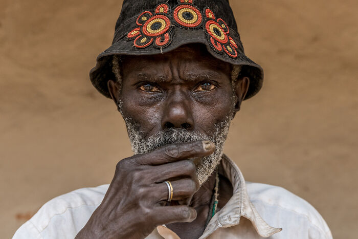 Photographer Captures People, Traditions, And Street Scenes From Around The World (50 Pics)